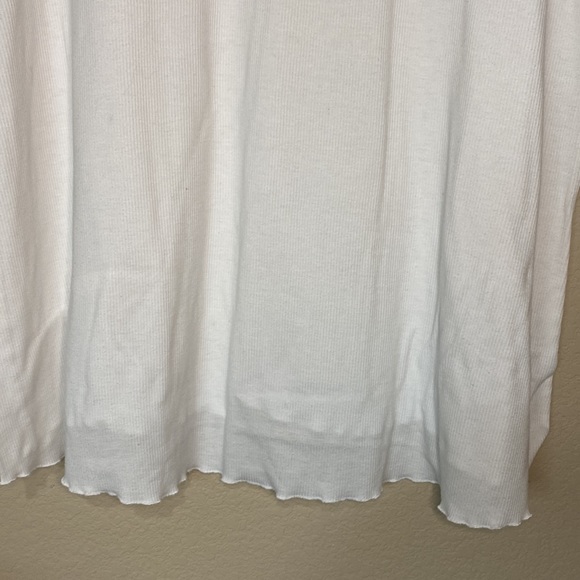 Modcloth Flutter Lettuce Hem Ribbed V-Neck White Shirt 2X - Picture 9 of 12